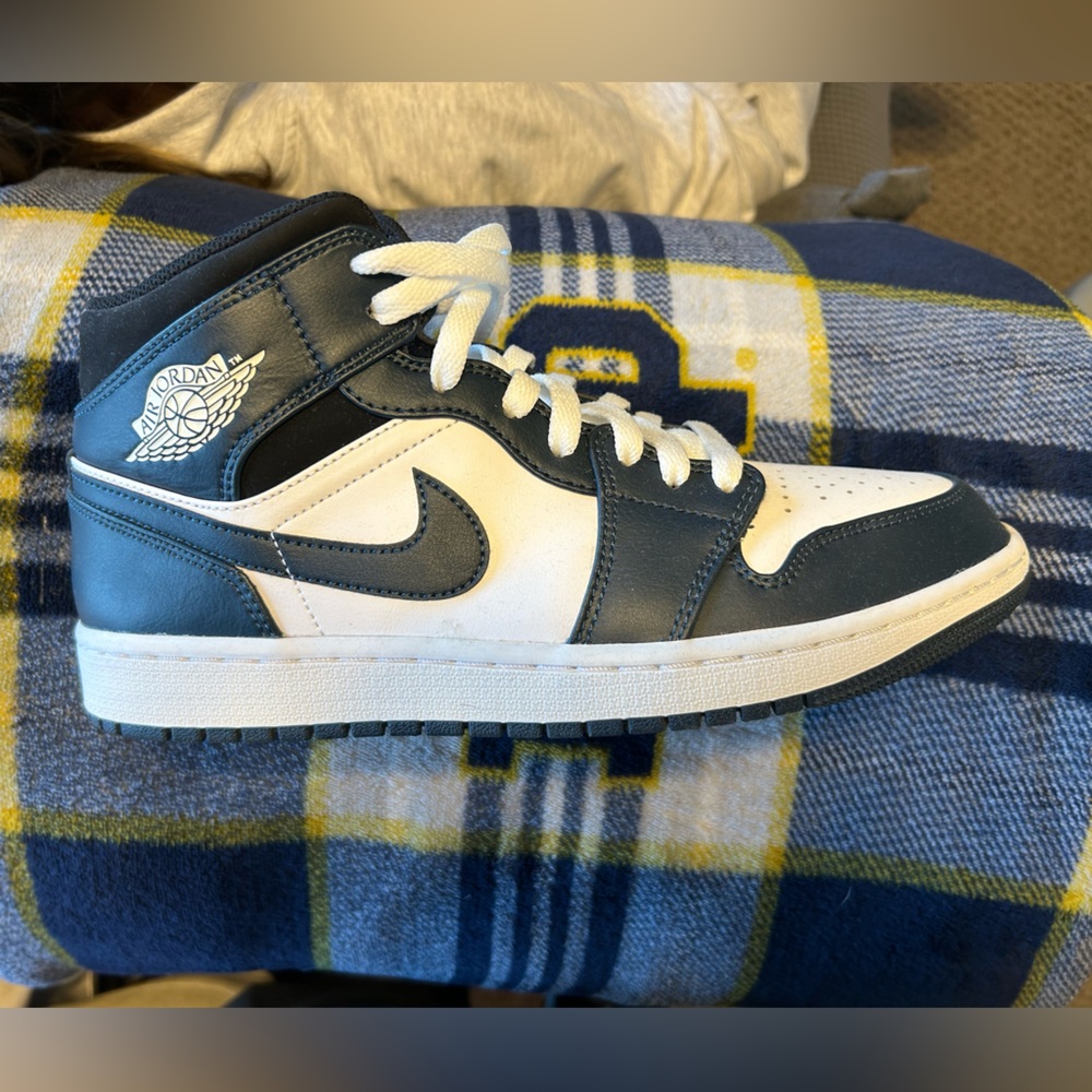 Nike Air Jordan Navy Mid 9.5